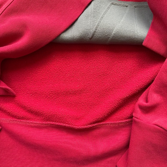 Red Nike Embossed Logo Cropped Dri-Fit Crewneck Sweatshirt Small - Picture 15 of 15